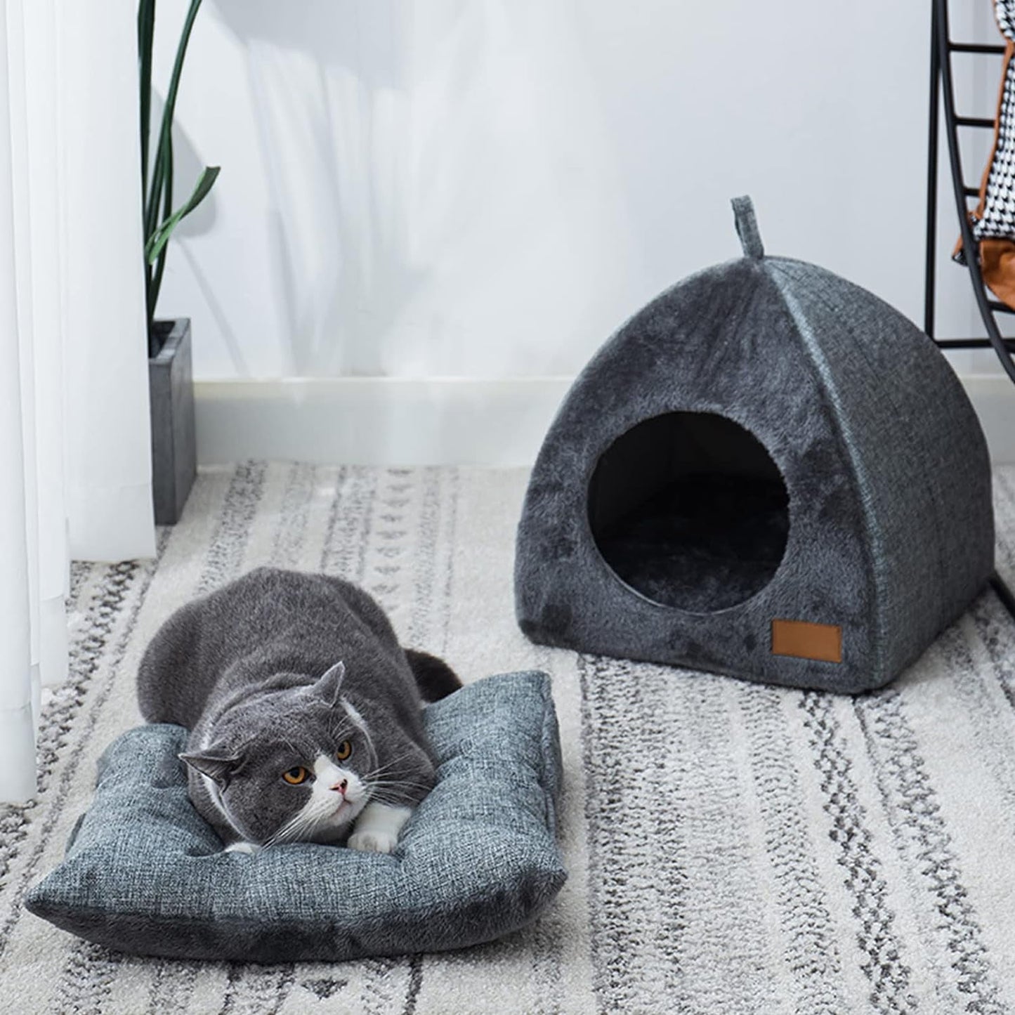 Warm Cat Shelter-House for Outdoor Cats in Winter, Soft and Self Warming Kitten beds,Cat Bed for Indoor Cats,Waterproof Outdoor Heated Cat House,Warm and Insulated Cat House